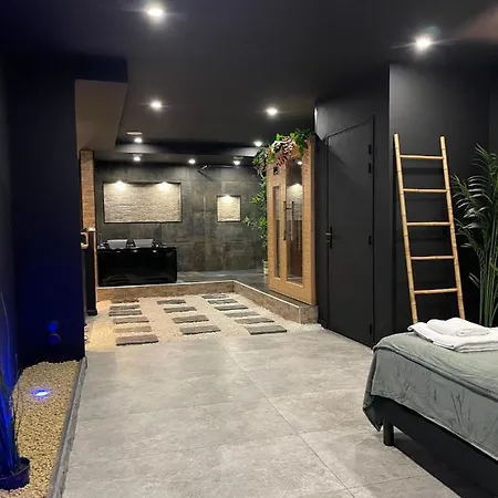 아파트 & Exotic - Balneo - Sauna - Parking *