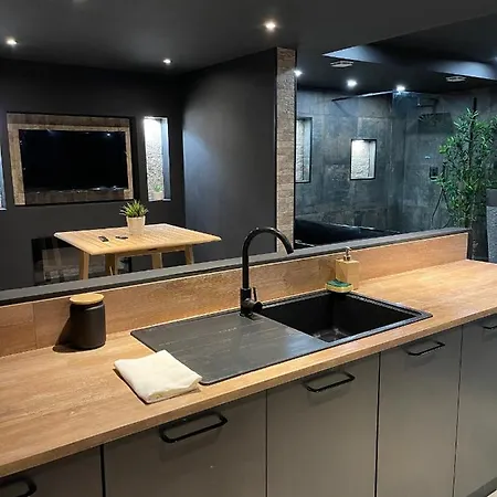 & Exotic - Balneo - Sauna - Parking *