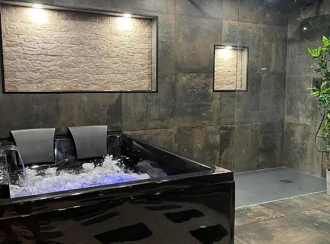 & Exotic - Balneo - Sauna - Parking 아파트