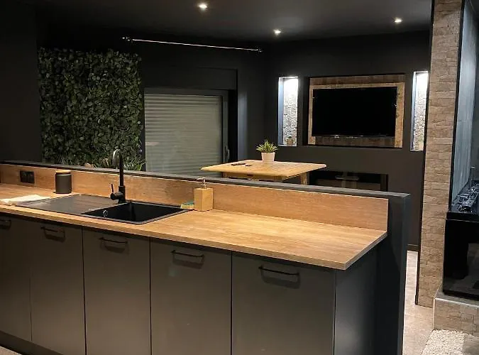 아파트 & Exotic - Balneo - Sauna - Parking *