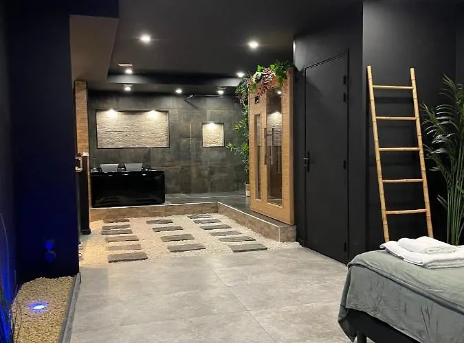 아파트 & Exotic - Balneo - Sauna - Parking *