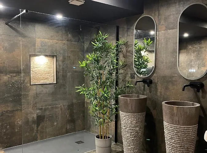 & Exotic - Balneo - Sauna - Parking 아파트