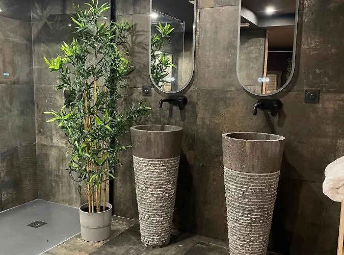 아파트 & Exotic - Balneo - Sauna - Parking