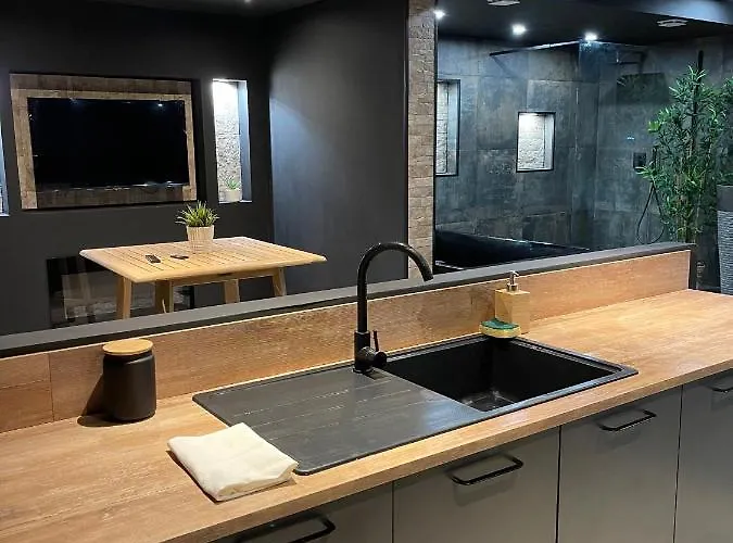 & Exotic - Balneo - Sauna - Parking *